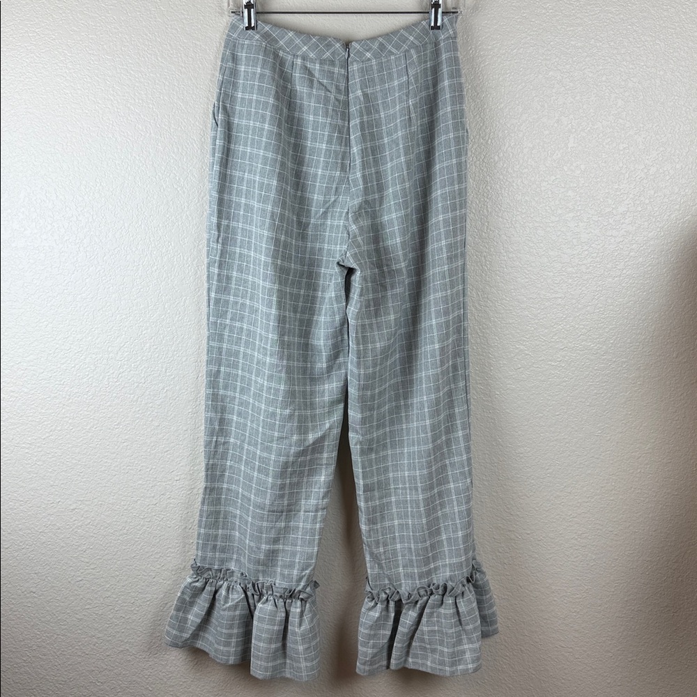L’ATISTE Grey Plaid Frill Cropped Pants Size Medium NWT - Picture 4 of 7